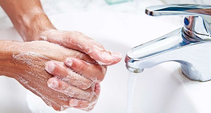 lavarse las manos como prevención de la infección por parásitos subcutáneos